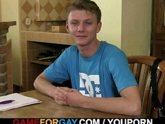 Gay lad seduces a hetero student Thumb