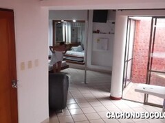 **Real** Entrega de domicilio termina en sexo duro en un motel de Colombia Thumb