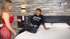 I SEDUCE MY BOSS WHEN I DO THE CLEANING AND HE ENDS UP PUTTING HIS BIG COCK IN MY PUSSY part 1 Thumb