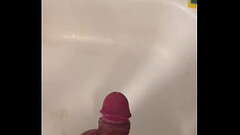 Guy masturebrates and cums in tub Thumb