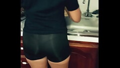جوزى بيصورنى جايب صاحبه ينكنى دخل عليا المطبخ و زنق زبه من ورا سيحنى قلعنى الكلوت و دخل زبه فى كسى و جابهم لبنك سخن اوى Thumb