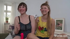 Ersties: Ida wird von ihrer deutschen Freundin Marlin wunderbar gefistet Thumb