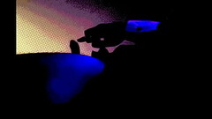 E spielt mit seinem Schwanz Thumb