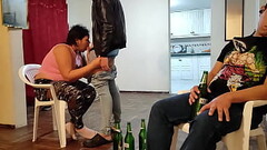 Pel&iacute_cula: mi esposa me es infiel con mi mejor amigo todos los d&iacute_as cuando yo no estoy en casa y hoy los pude grabar Que puta esposa eh tenido todo este Tiempo Thumb