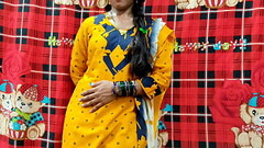येलो ड्रेस पहनी नई भाभी को  अपने रूम बुलाकर पड़ोस ने चोदा(डर्टी टॉक) Thumb
